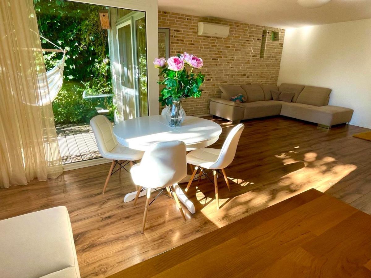 70M2 Romantic Living In The Old Town With Garden Bratysława Zewnętrze zdjęcie
