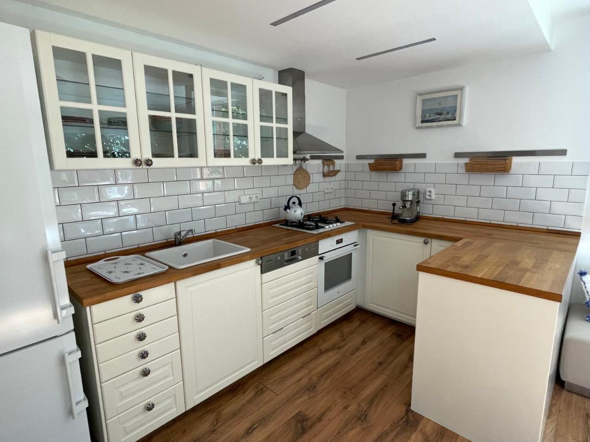 70M2 Romantic Living In The Old Town With Garden Bratysława Zewnętrze zdjęcie