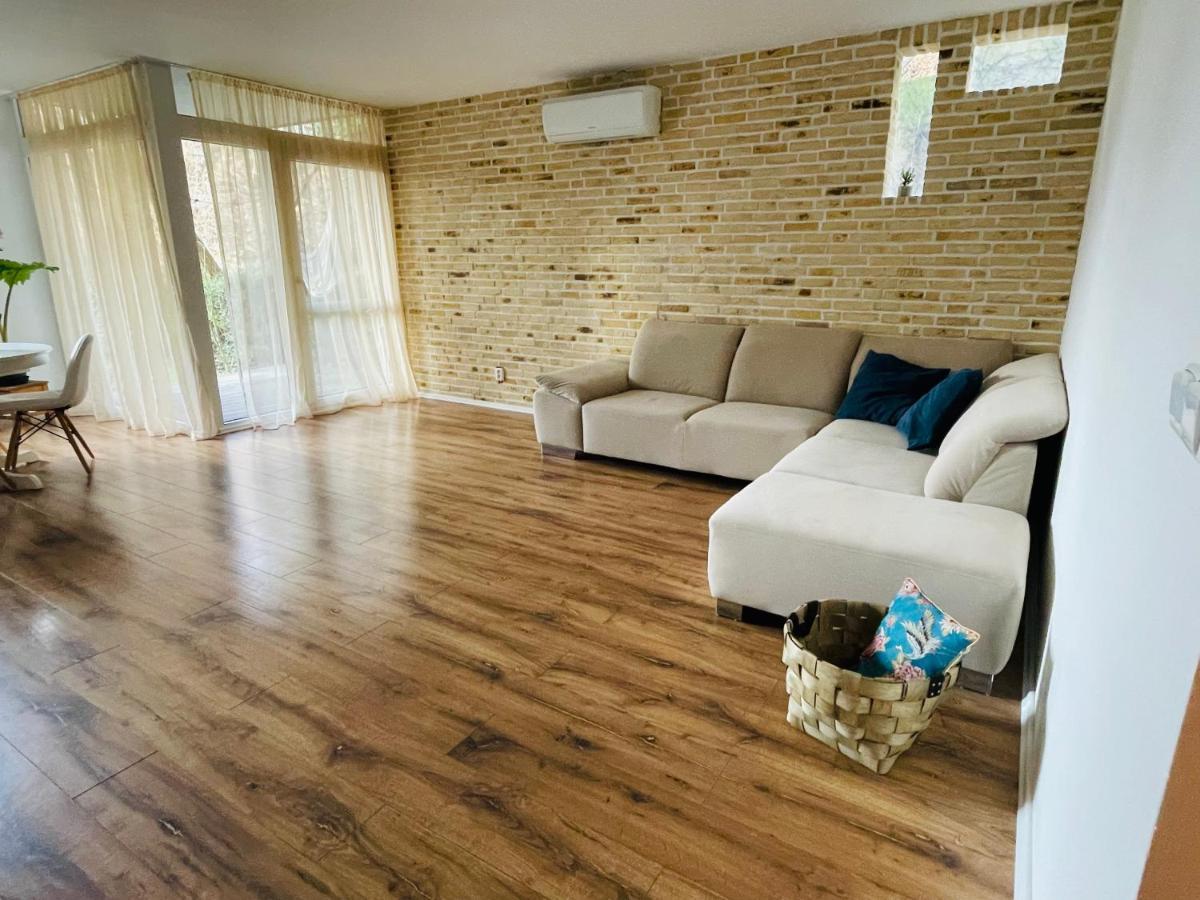 70M2 Romantic Living In The Old Town With Garden Bratysława Zewnętrze zdjęcie