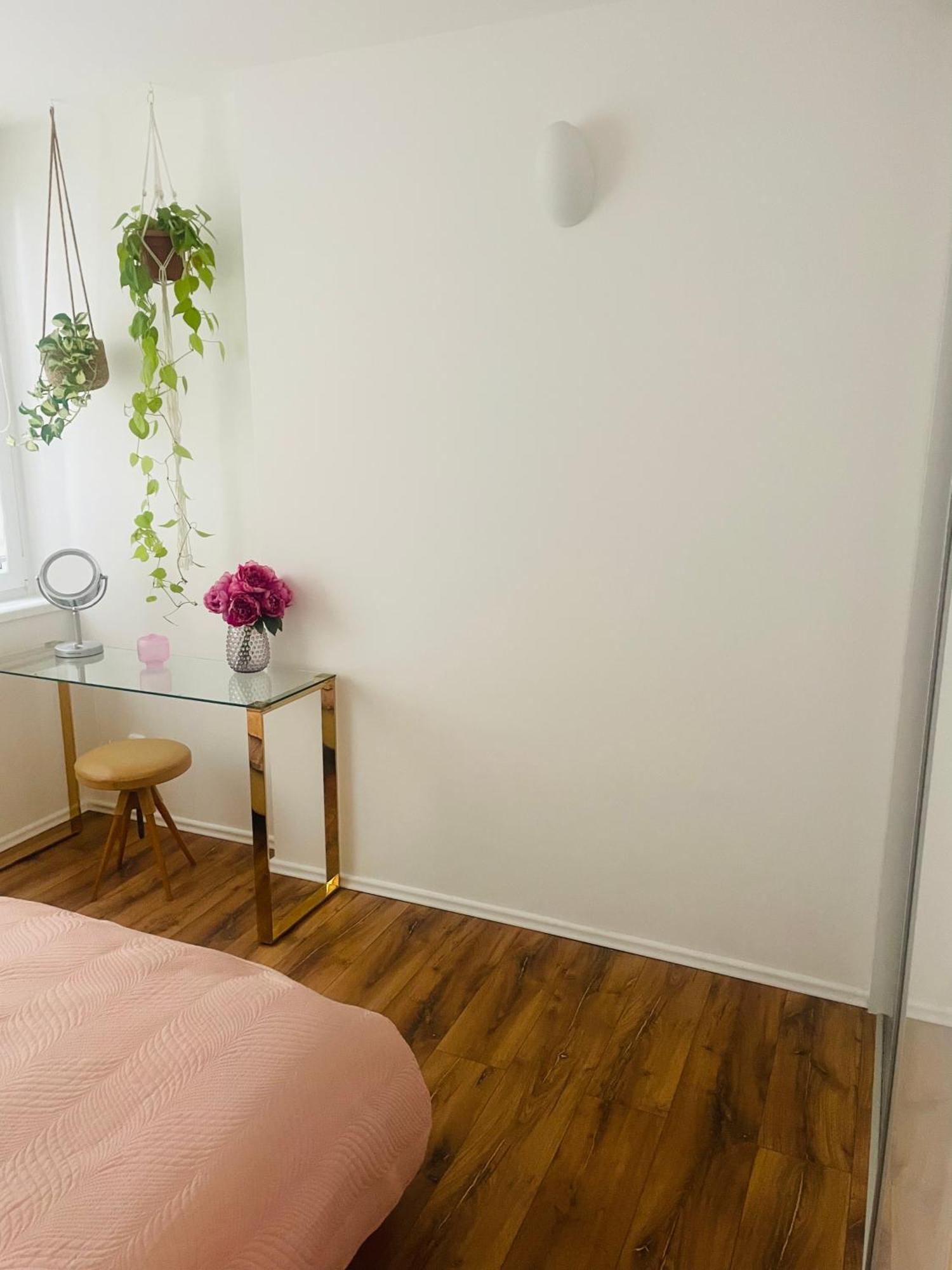 70M2 Romantic Living In The Old Town With Garden Bratysława Zewnętrze zdjęcie