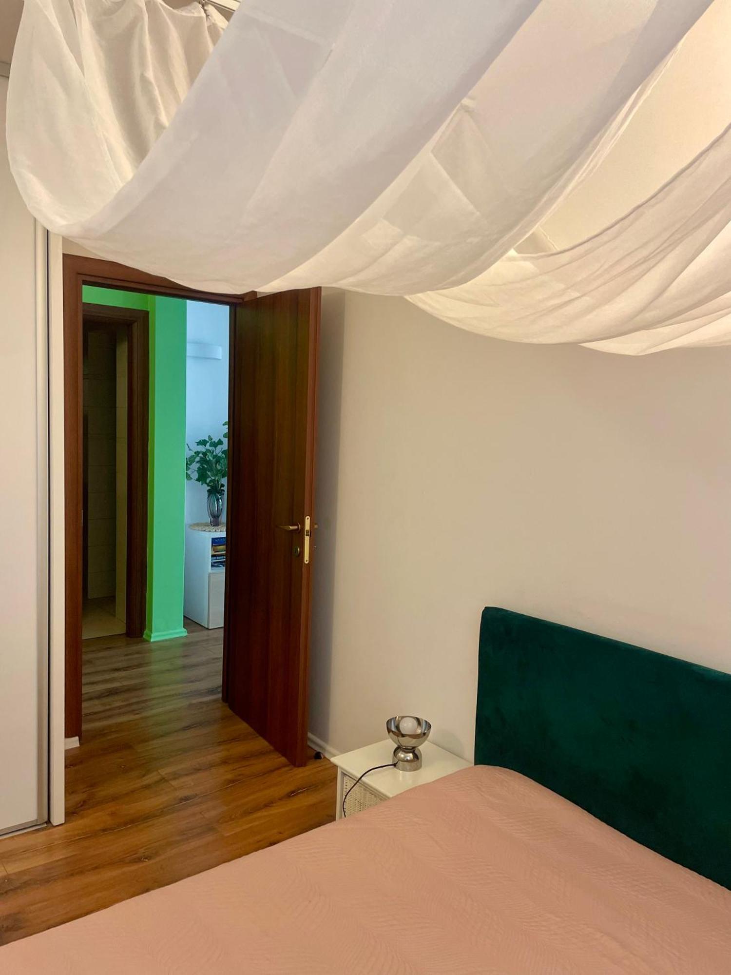 70M2 Romantic Living In The Old Town With Garden Bratysława Zewnętrze zdjęcie